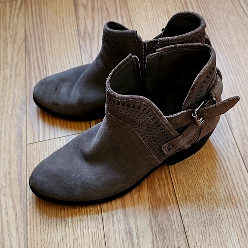 Vince Camuto healed shoes